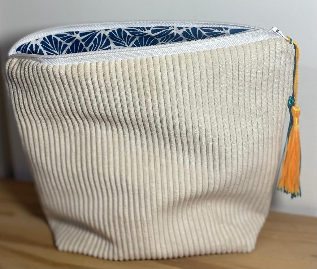 Petite pochette – Imperméable et doublée, avec fermeture éclair – 23x22cm