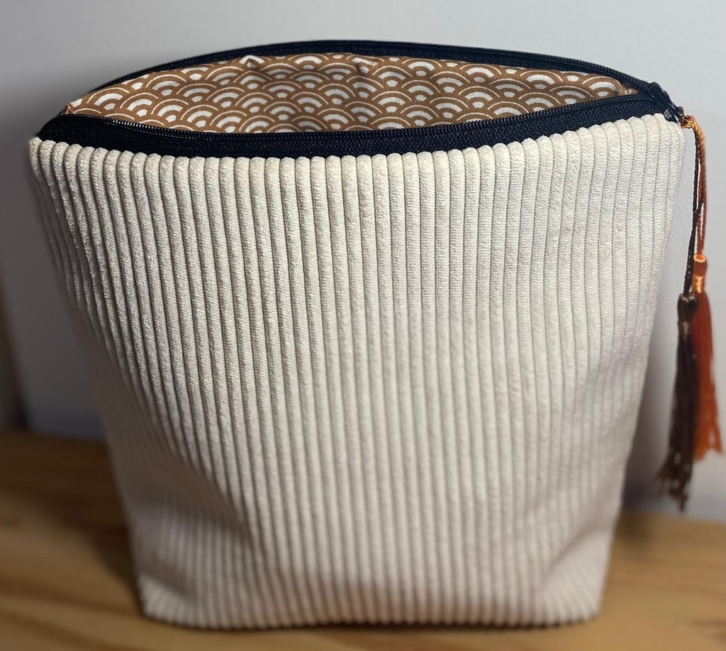 Petite pochette – Imperméable et doublée, avec fermeture éclair – 23x22cm