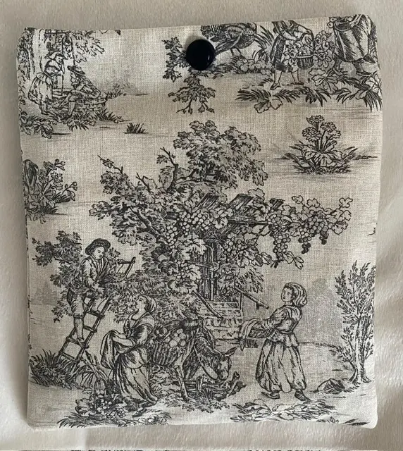 Lot de 7 lingettes démaquillantes imprimées Toile de Jouy noir et éponge de bambou