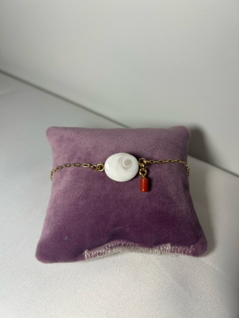 Bracelet avec fine chaîne en plaqué or, œil de Sainte Lucie et corail ~20cm