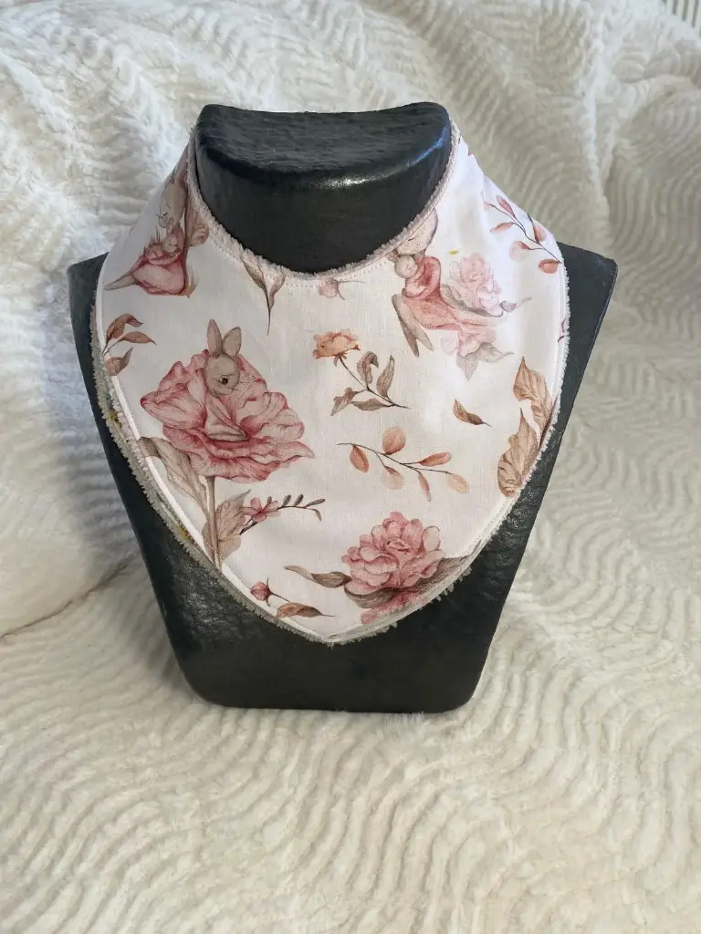 Bavoir bandana naissance à 1 an - Tissu imprimé lapinou fleur et éponge de bambou