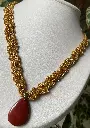 Long collier crochet et pendentif pierre