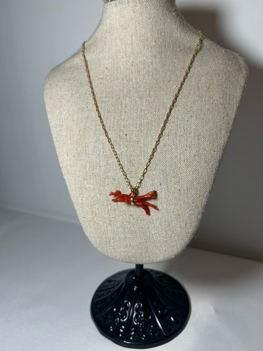 Collier ras du cou fagot corail sur chaîne en plaqué or ~40cm