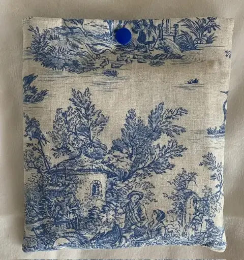 Lot de 7 lingettes démaquillantes imprimées Toile de Jouy bleu et éponge de bambou
