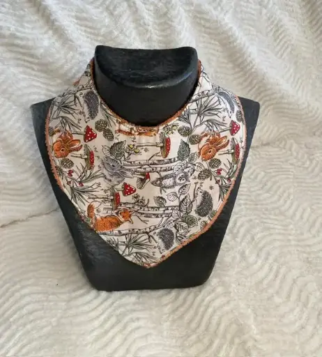 Bavoir bandana naissance à 1 an - Tissu imprimé forêt et éponge de bambou 