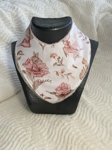 Bavoir bandana naissance à 1 an - Tissu imprimé lapinou fleur et éponge de bambou