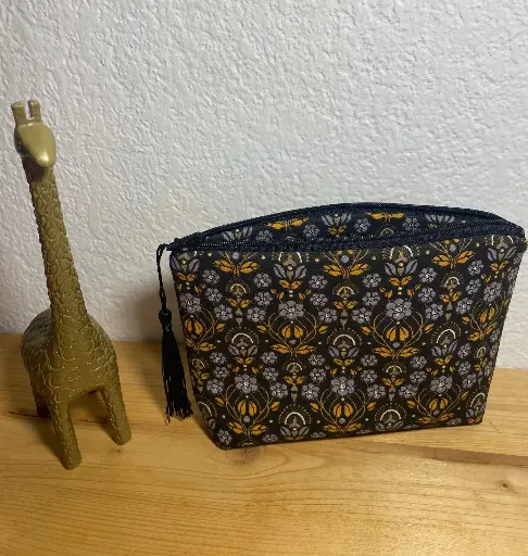 Petite pochette imprimée fleuri noir – 17 cm