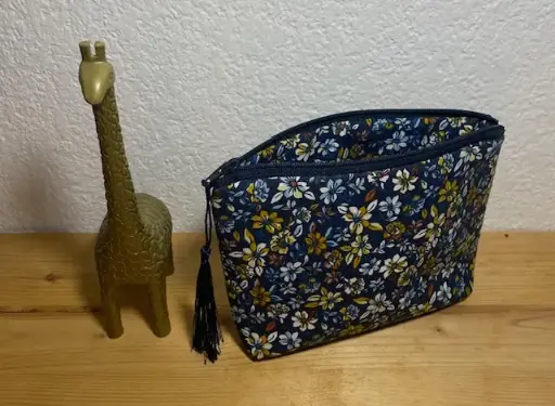 Petite pochette imprimée fleuri bleu – 17 cm