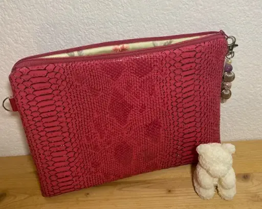 Pochette en simili cuir rose fuchsia – 29 cm