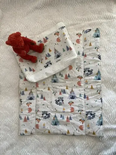 Tapis à langer nomade avec pochette tipis animaux
