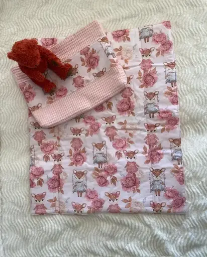 Tapis à langer nomade avec pochette chevreuils 