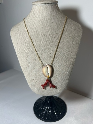 Collier chaîne fine en plaqué or avec cauris et deux petites branches de corail ~41cm