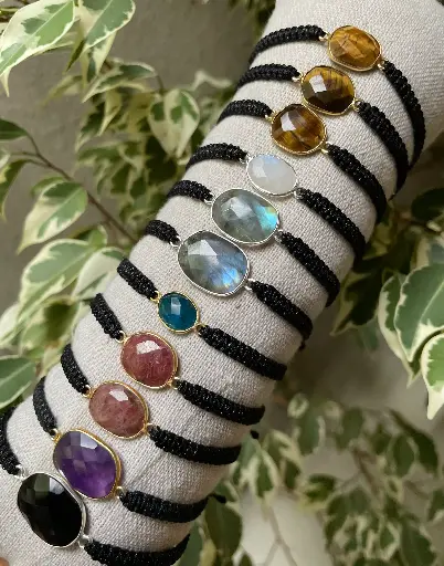 Bracelets réglables nylon avec connecteur en pierre :
