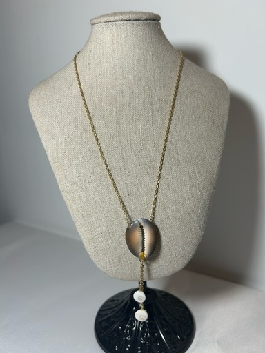 Collier en plaqué or avec cauris et deux petites chaînes ornées d'œils de Sainte Lucie ~41cm