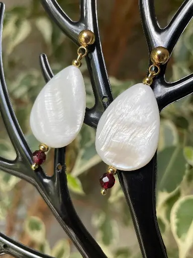 Boucles d’oreilles Nacre : Série goutte en Nacre et pierres