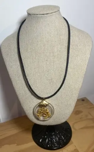 Ras du cou en cuir – Pendentif ampoule avec fleurs d’immortelle – 43 cm